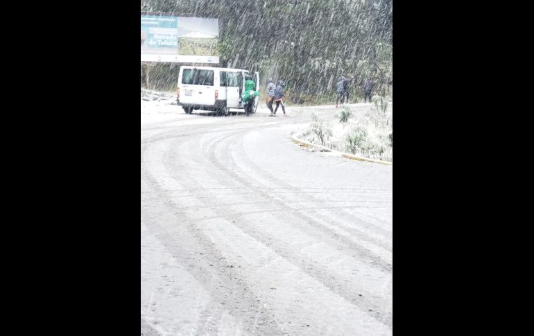 La Secretaría de Seguridad del Estado de México indicó que para prevenir accidentes y auxiliar a la población se implementó desde las primeras horas de hoy un despliegue operativo en puntos estratégicos de la entidad. TWITTER@SS_Edomex