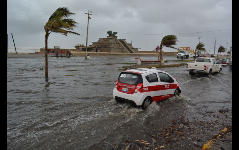 Daños en el puerto de Coatzacoalcos debido al clima. El evento Norte continúa en costas de Veracruz, y en el estado se prevían lluvias, nieblas y caída de aguanieve o nieve. EFE/A. Hernández