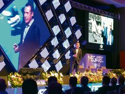 El argentino, campeón con su país en el Mundial de México 86, estuvo en un hotel de la ciudad donde habló de varios temas relacionados con el futbol. EL INFORMADOR / E. Barrera