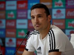 Scaloni no sabe si podrá contar con el defensa Juan Foyth, que sufrió un corte durante un entrenamiento. EFE/J. I. Roncoroni