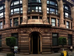 De acuerdo con analistas de Banco Santander, este movimiento se debe a la depreciación del peso frente al dólar así como a la presión de la inflación. FACEBOOK / Divulgación Banxico