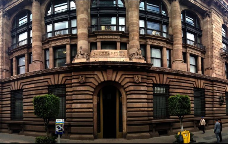 De acuerdo con analistas de Banco Santander, este movimiento se debe a la depreciación del peso frente al dólar así como a la presión de la inflación. FACEBOOK / Divulgación Banxico