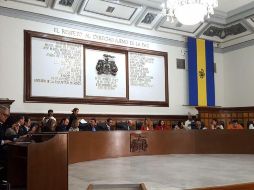 or petición del propio Cisneros, el dictamen no fue sometido a votación y se decidió que regresara a comisión, para analizar la propuesta 