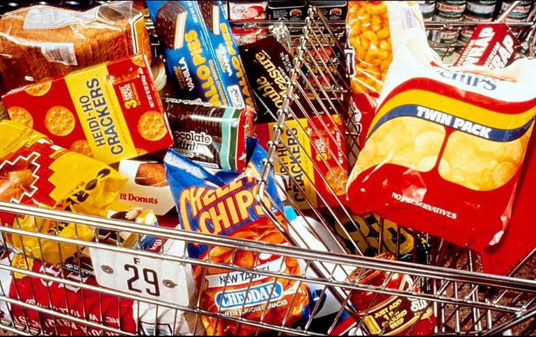 La prohibición de estos químicos se debe a que su consumo es factor clave en el desarrollo de células cancerígenas. ARCHIVO