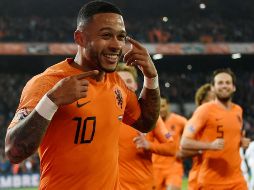 Memphis Depay celebra tras abrir el marcador AFP/J. Thys