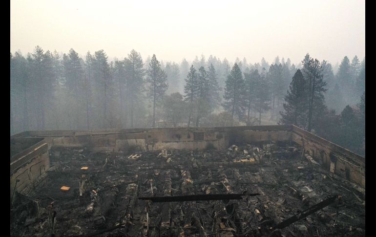 Los restos de un centro comercial en Paradise.