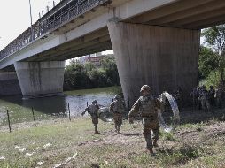 Militares provenientes de Kansas llegaron a Hidalgo, Texas, para instalar alambre junto a la frontera con Reynosa, Tamaulipas. AFP/ARCHIVO
