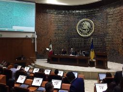 La contratación de los trabajadores de confianza de los diputados inició este viernes, cada legislador puede contratar de tres y hasta cinco empleados, dispone de una bolsa de 134 mil pesos para pagarles. TWITTER/ @LegislativoJal