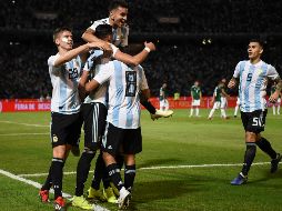 Ramiro Funes Mori celebra con su equipo el primer tanto del encuentro, anotado en el minuto 44. AFP/E. Abramovich