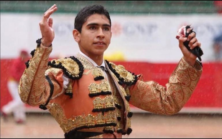 Héctor Gutiérrez cortó oreja durante el serial de novilladas en la Nuevo Progreso.. TWITTER/@hectorgtz98