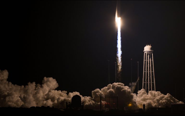  La nave Cygnus no tripulada lleva casi cuatro toneladas de comestibles, equipos y materiales para investigación. AFP/ J. Kowsky