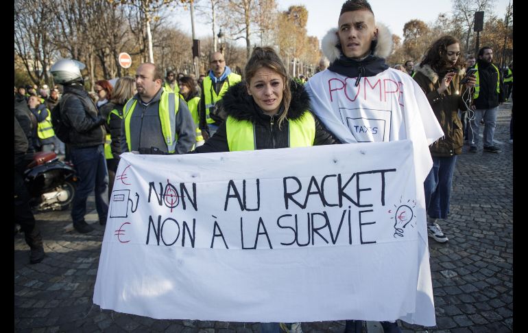 Las protestas por la subida de los impuestos a los combustibles concentraron el malestar de los franceses por una serie de problemas, como la caída del poder adquisitivo. EFE/ C. Petit
