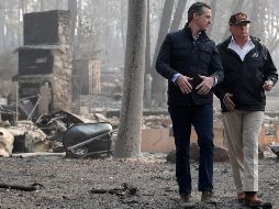El demócrata Gavin Newsom, gobernador electo de California, y Donald Trump, recorrieron las áreas dañadas. AP/E. Vucci