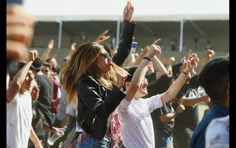 A tope. Desde las primeras horas del festival cientos de fans comenzaron a “calentar” la noche del Dreamfields.