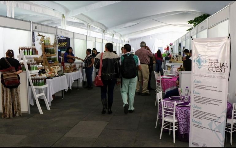 Expo Emprende inició sus actividades con 252 expositores vinculados al ramo de la gastronomía, moda, joyería, accesorios y diversos servicios. FACEBOOK/deltoroismael