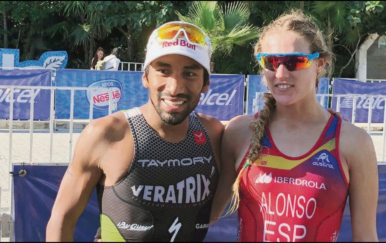 Crisanto Grajales se llevó el triunfo con un tiempo de 1:50.49 horas;  Camila Alonso fue la mejor en su categoría con 2:07.07 horas. TWITTER/@FedMexTriatlon