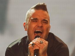 Williams usando una falda escocesa y una sudadera negra, su aparición en el escenario causó que se desatara una locura total. AP / E. Verdugo