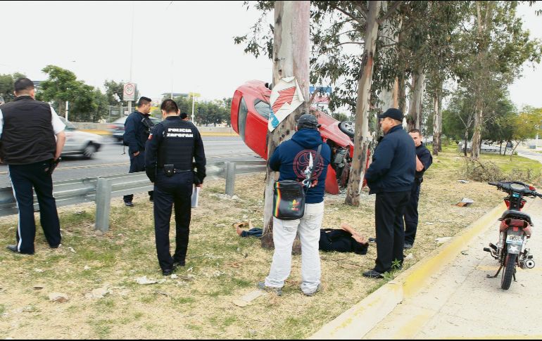 Los expertos recomiendan el uso del cinturón de seguridad para no salir disparados del vehículo cuando ocurra un accidente. EL INFORMADOR/Archivo