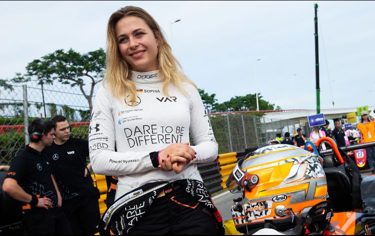 Floersch sufrió un violento accidente en la carrera de F3 del domingo, en el que su monoplaza salió violentamente despedido hasta golpearse contra el búnker de los fotógrafos. EFE / C. Correia
