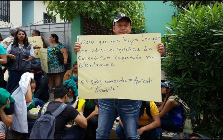 La foto manipulada ha sido compartida en redes por personas que acusan a los migrantes de no aceptar ciertos alimentos y ropa. TWITTER / @ONUDDHH