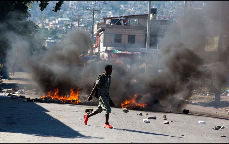 Los inconformes exigen la renuncia del presidente Jovenel Moïse por no investigar las acusaciones de corrupción del gobierno anterior relacionadas con Petrocaribe. AP / D. Nalio Chery