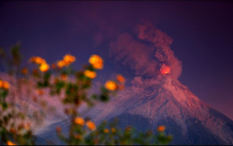 La actividad se mantiene con explosiones constantes de características débiles y moderadas. EFE / E. Biba