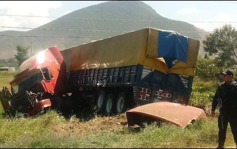 Personal de la Policía Vial y de la Fiscalía General del Estado se hizo cargo de las indagatorias. TWITTER/@AsimismoOaxaca