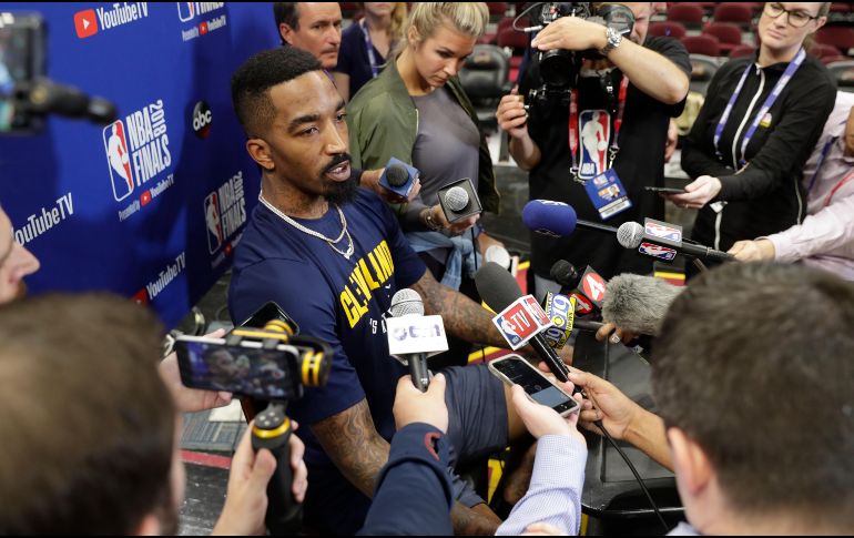 Smith (c) llegó a los Cavaliers en un canje con los Knicks en 2015. AP/M. Conroy