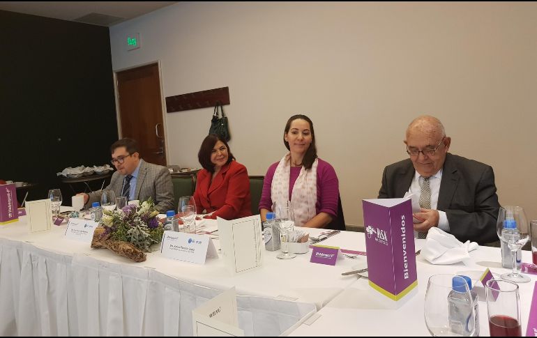 Representantes del Grupo Pisa exponen las características de este fármaco. ESPECIAL