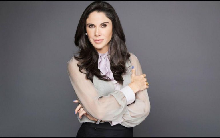 Paola Rojas ha compartido imágenes donde se le ve feliz y con una figura de envidia. ESPECIAL