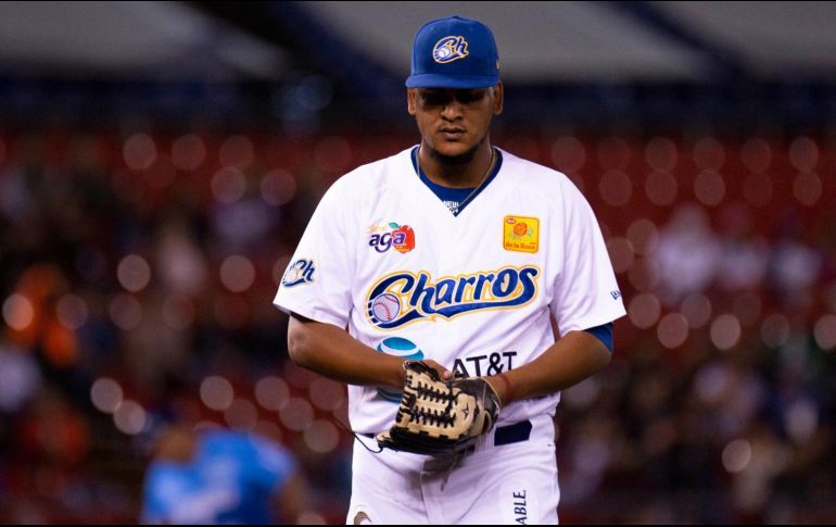 El dominicano Rainy Lara debutó con la novena jalisciense pero su apertura dejó mucho qué desear: recibió 8 hits y 5 carreras en cuatro entradas y un tercio. EL INFORMADOR / Diego Alejandro Reos