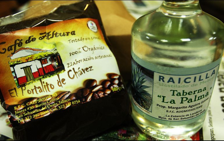 En Jalisco existen 70 productores de raicilla; unas 350 familias resultan beneficiadas de forma directa por la elaboración de la bebida. EL INFORMADOR/Archivo