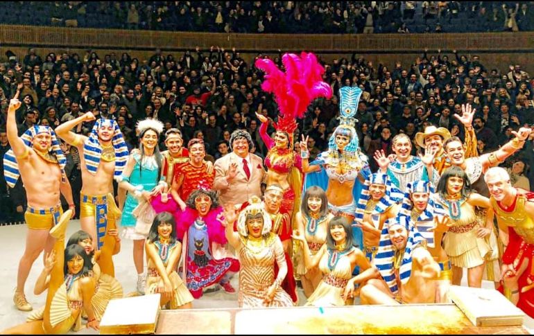 Los hombres armados decidieron llevarse la unidad, por lo que la obra, que se presentaría en el Teatro Cultural Reynosa, fue cancelada. FACEBOOK / MaribelGuardia