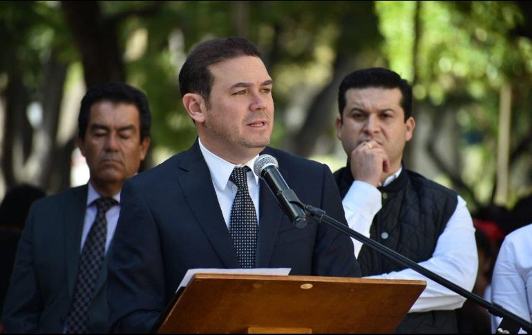 Navarro señaló que en el puente del 16 al 19 de noviembre llegaron 400 camiones con unas 20 mil personas, que viajaron con sus alimentos y sin dinero para gastar. TWITTER / @ANavarroMX