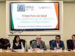 Jorge Alcocer (c) inauguró este miércoles el Primer Foro de Salud 