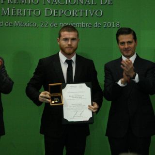 "Canelo" Álvarez recibe el Premio Nacional del Deporte