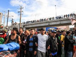 El mandatario estatal menciona que el Gobierno federal le ha proporcionado poca ayuda y que él no comprometerá los servicios públicos de la ciudad para lidiar con la situación. EFE / J. Terríquez