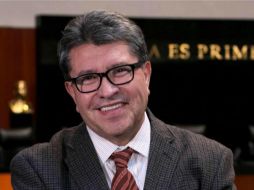 El senador precisa que la Cámara baja reducirá de nueve MMDP a dos MMDP y el Senado de cinco MMDP a tres mil 900 MDP; en total suma mil 300 MDP menos. FACEBOOK / Ricardo Monreal A.