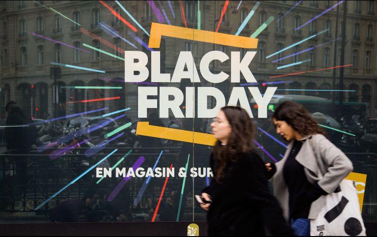 Según un informe de la consultora Deloitte, aunque la mayoría (81 %) de compradores acudirán a las tiendas o la pantalla este Viernes Negro. AFP/ ESPECIAL