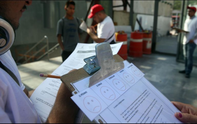 Se les pregunta también de otros temas como Peña Nieto, consultas ciudadanas, entre otros; para esta encuesta, se realizaron mil entrevistas a mexicanos mayores de 18 años residentes en el país. EL INFORMADOR / ARCHIVO