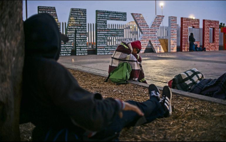 El alcalde Tijuana ha generado polémica por sus declaraciones sobre la caravana migrante, a lo que se suma el ambiente de tensión que hay entre los migrantes y pobladores. AFP