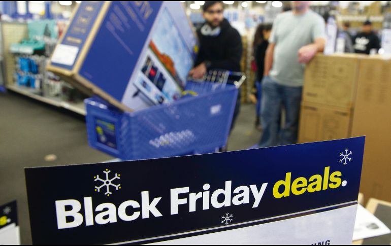 Varios empleados de Amazon en Europa protestan contra las malas condiciones laboral, esto ha afectado a la empresa en una de sus temporadas de mayor actividad. AP