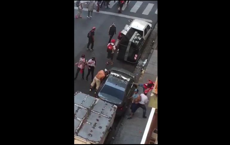 Una serie de incidentes violentos provocaron la postergación del partido. TWITTER/@maximobontempo