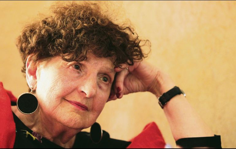 Margo Glantz. La autora presenta “Y por mirarlo todo nada veía” (Sexto Piso).