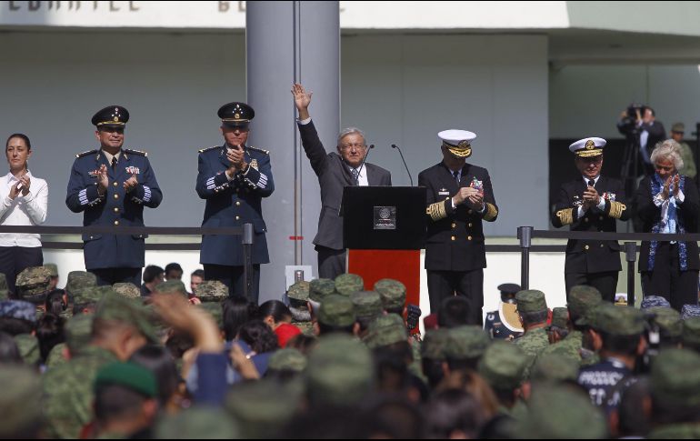 Este domingo el presidente electo sostuvo un encuentro con las fuerzas armadas de México. EFE / S. Gutiérrez