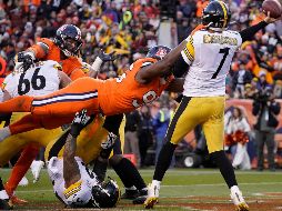 Shelby Harris evitó pase de dos yardas del mariscal de campo Ben Roethlisberger. AP / J. Dempsey