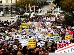 Participaron 12 mil mujeres para exigir el fin de la violencia machista y del rearme de la violencia patriarcal. EFE/J. Guillén