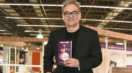 El músico, feliz de poder explorar el mundo de la ficción en su primera novela. EL INFORMADOR / A. Rodríguez