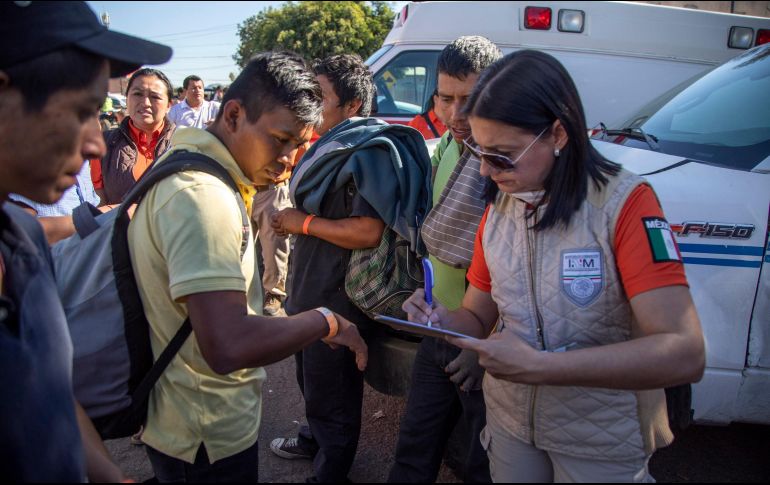 Al menos un bus con unos 40 migrantes, además de dos camionetas, partieron desde la Unidad Deportiva 