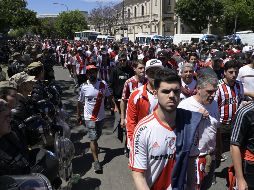 La modificación se dio debido a los hechos de violencia del pasado sábado cerca del estadio del River Plate, donde jugadores del Boca Juniors resultaron con lesiones. AFP / ARCHIVO